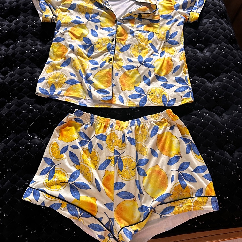 Lemon Print Pajama Set xl new no tags never worn